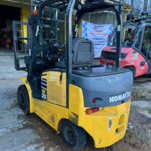 Xe nâng điện Komatsu 2,5 tấn 3m gật gù