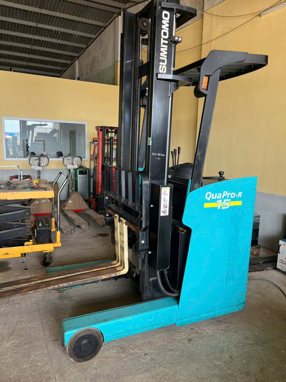 Xe nâng điện đứng lái. 1,5 tấn, khung cao 4,5m. Thương hiệu Sumitomo.