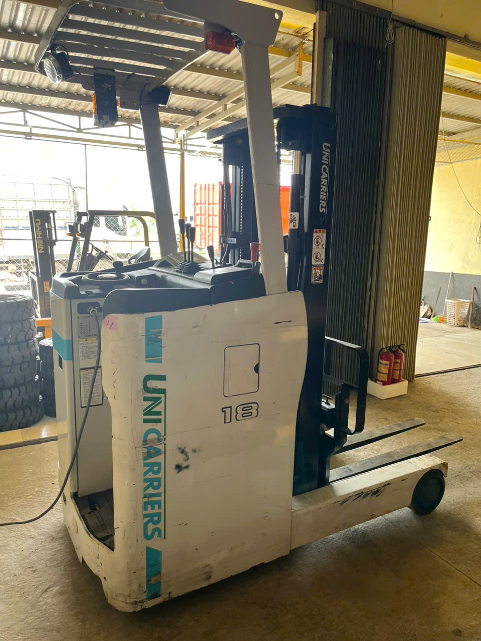 Xe nâng điện đứng lái 1,8 tấn, 3m. Thương hiệu Unicarriers